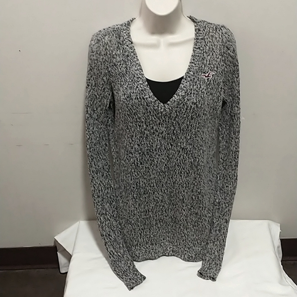 Small Blk & White Hollister V-Neck Pullover Sweater